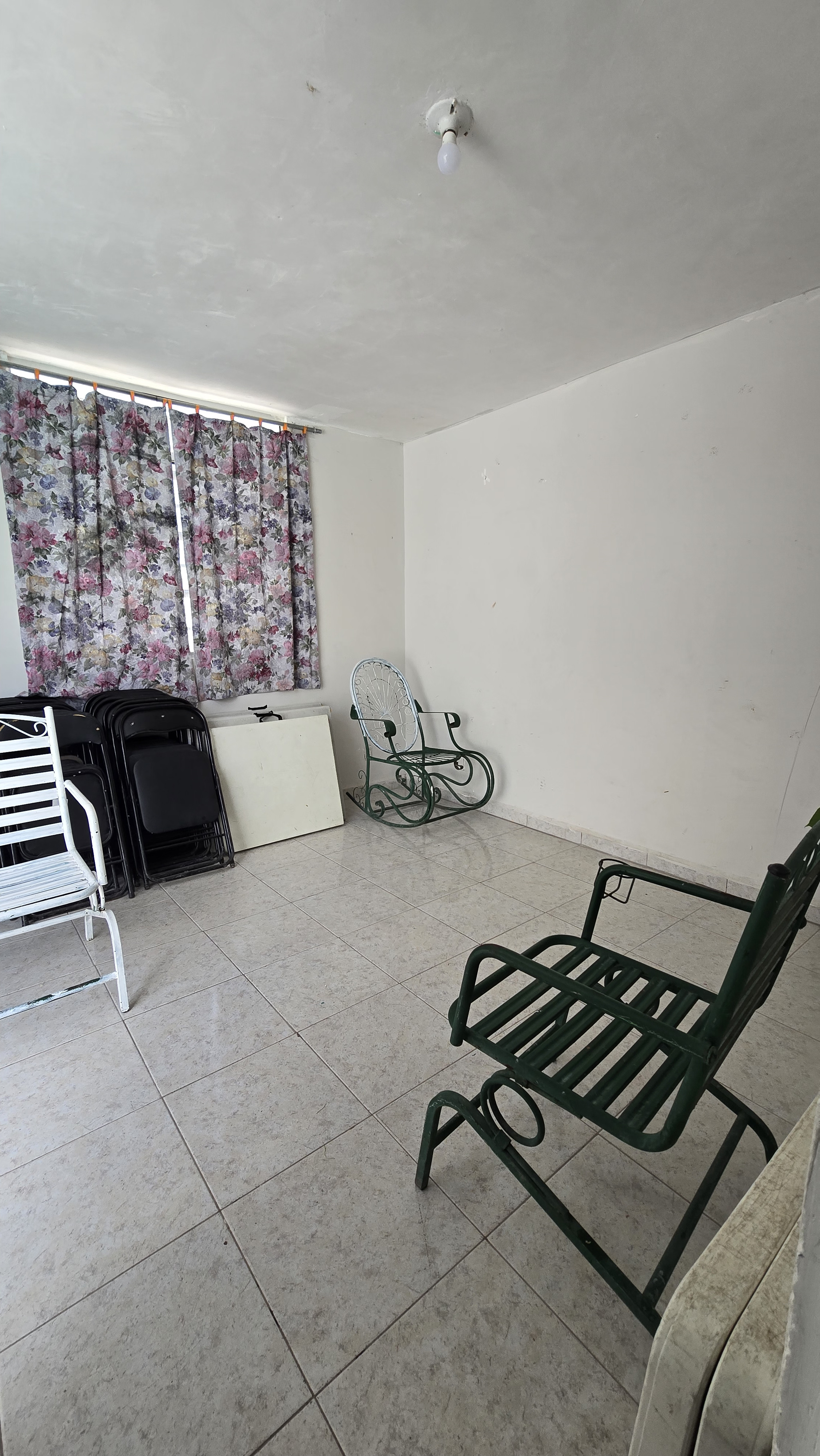 Sala con sillas plegables